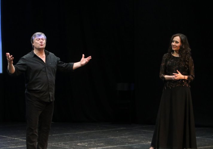 На Сцени „Раша Плаовић“ одржана београдска премијера представе „Остајем с тобом Русијо“
