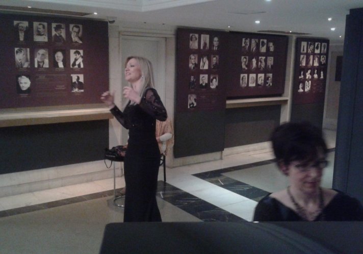 Памелa Киш Игњатов одржала концерт у Музеју Народног позоришта, у част Меланије Бугариновић
