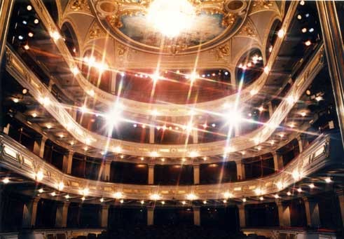 National theater presents young talents