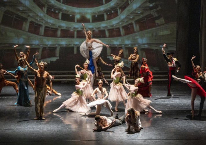Na Velikoj sceni održan veličanstveni Novogodišnji koncert Baleta, uz učešće Opere i Drame Narodnog pozorišta
