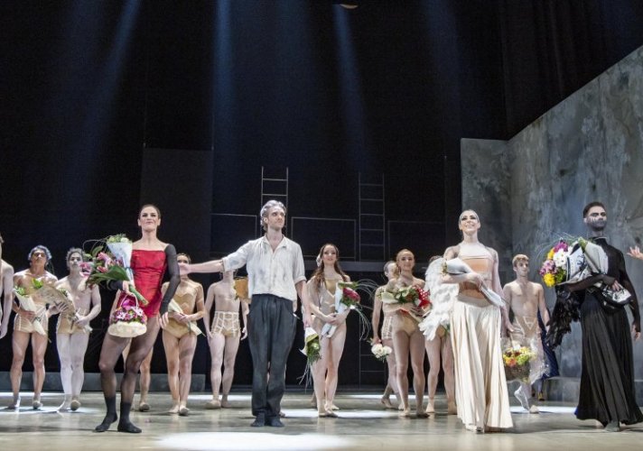 Balet „Mikelanđelo” u koreografiji i režiji slovačkog autora Maria Radačovskog, s Dejanom Kolarovim u naslovnoj ulozi, premijerno izveden sa velikim uspehom