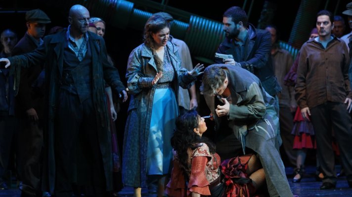 Сопран Невена Бриџен први пут наступила као Микаела у Бизеовој опери „Кармен“, насловну улогу певала Драгана дел Монако