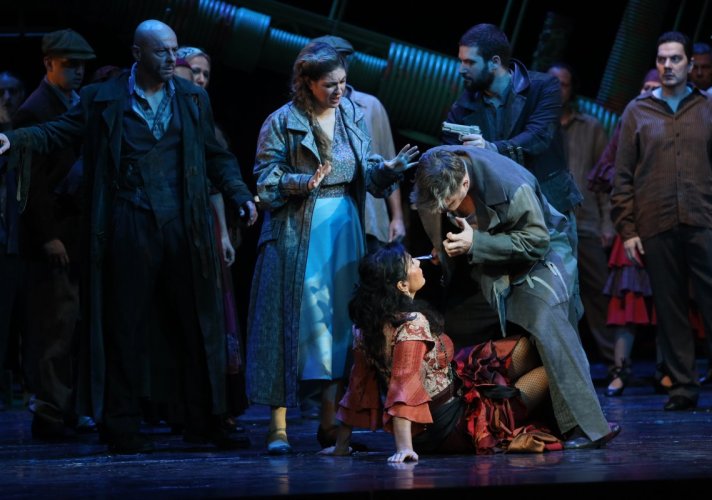 Сопран Невена Бриџен први пут наступила као Микаела у Бизеовој опери „Кармен“, насловну улогу певала Драгана дел Монако