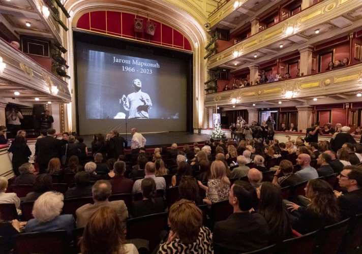 Na Velikoj sceni Narodnog pozorišta u Beogradu održana komemoracija povodom smrti reditelja Jagoša Markovića